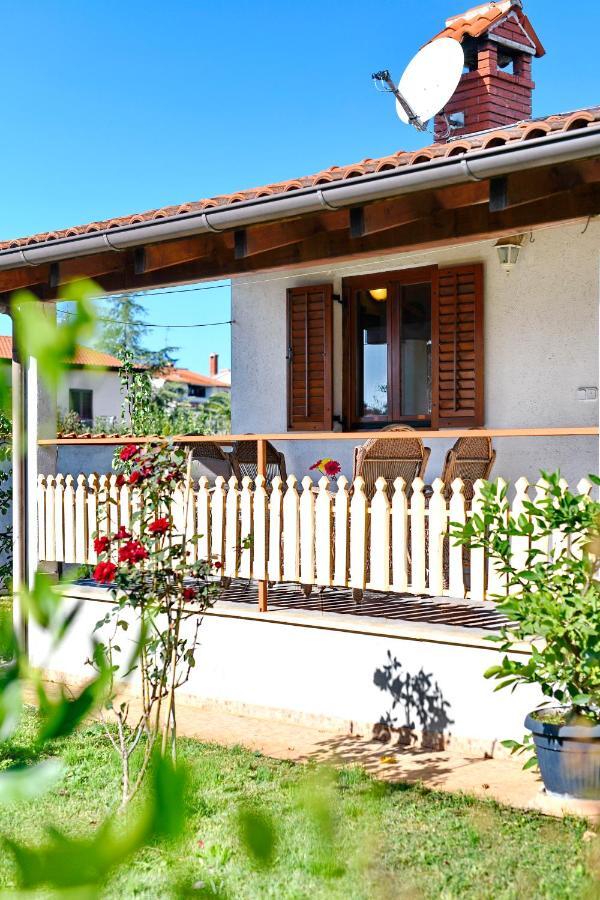 Adriatico Bungalow Poreč Exteriör bild