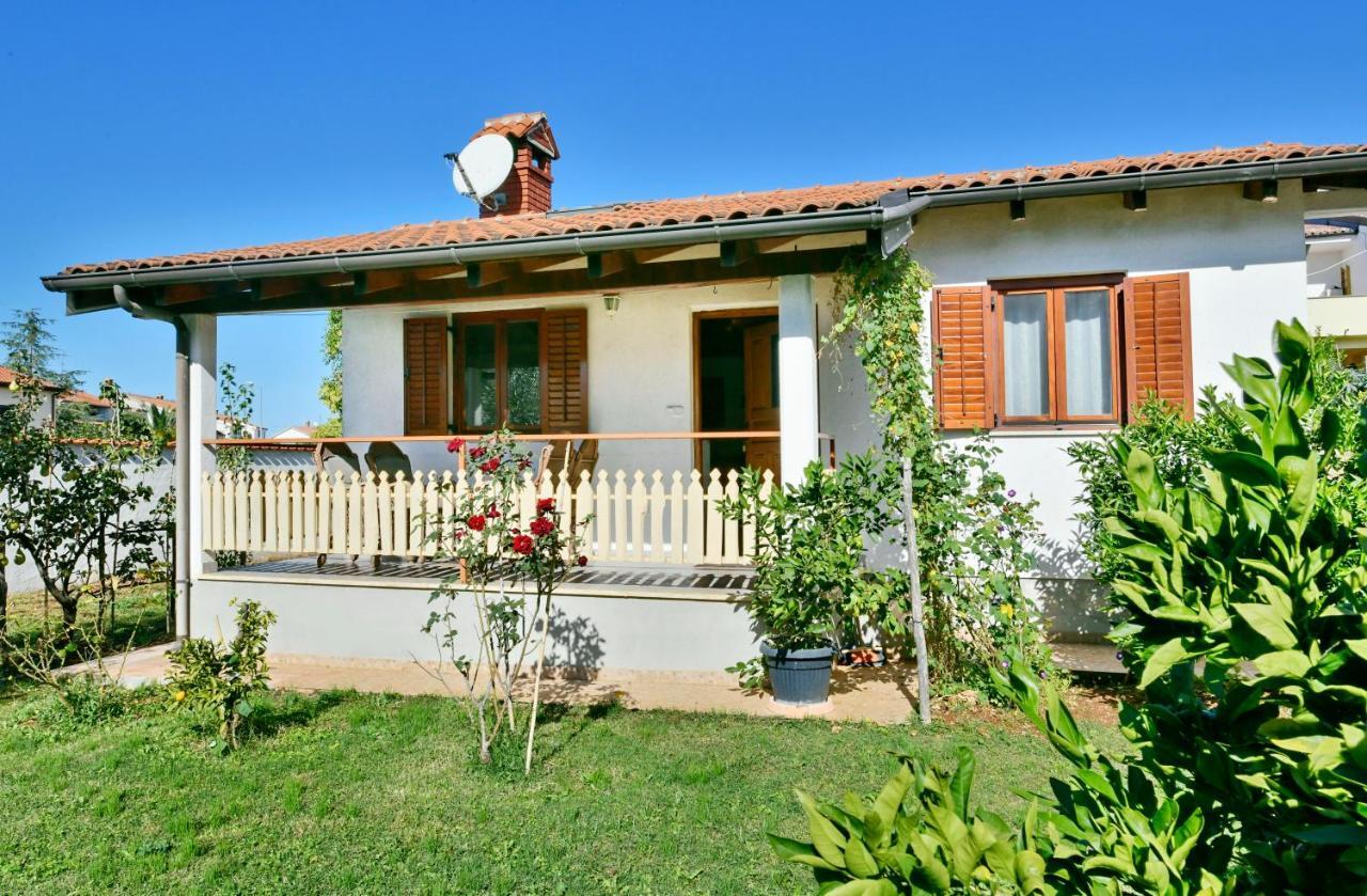 Adriatico Bungalow Poreč Exteriör bild