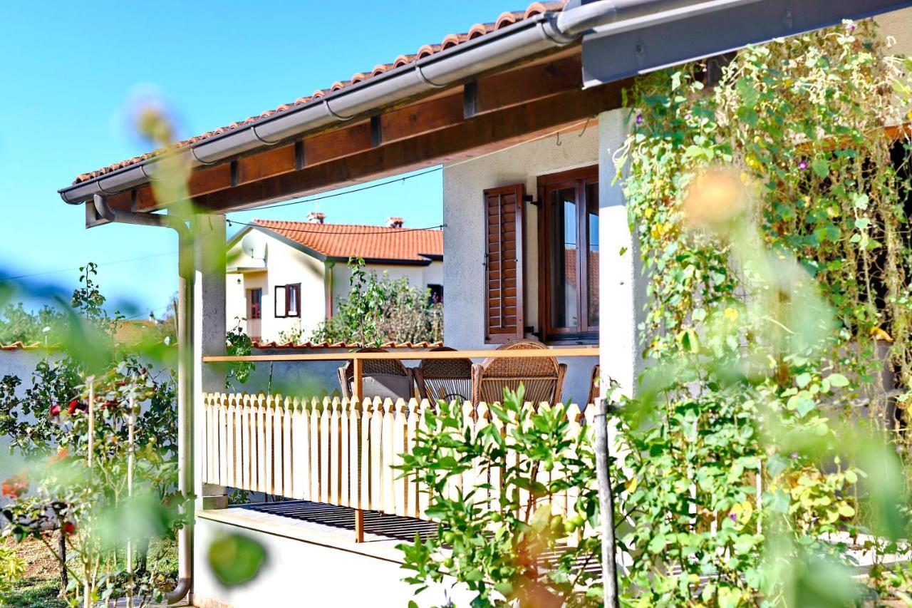 Adriatico Bungalow Poreč Exteriör bild