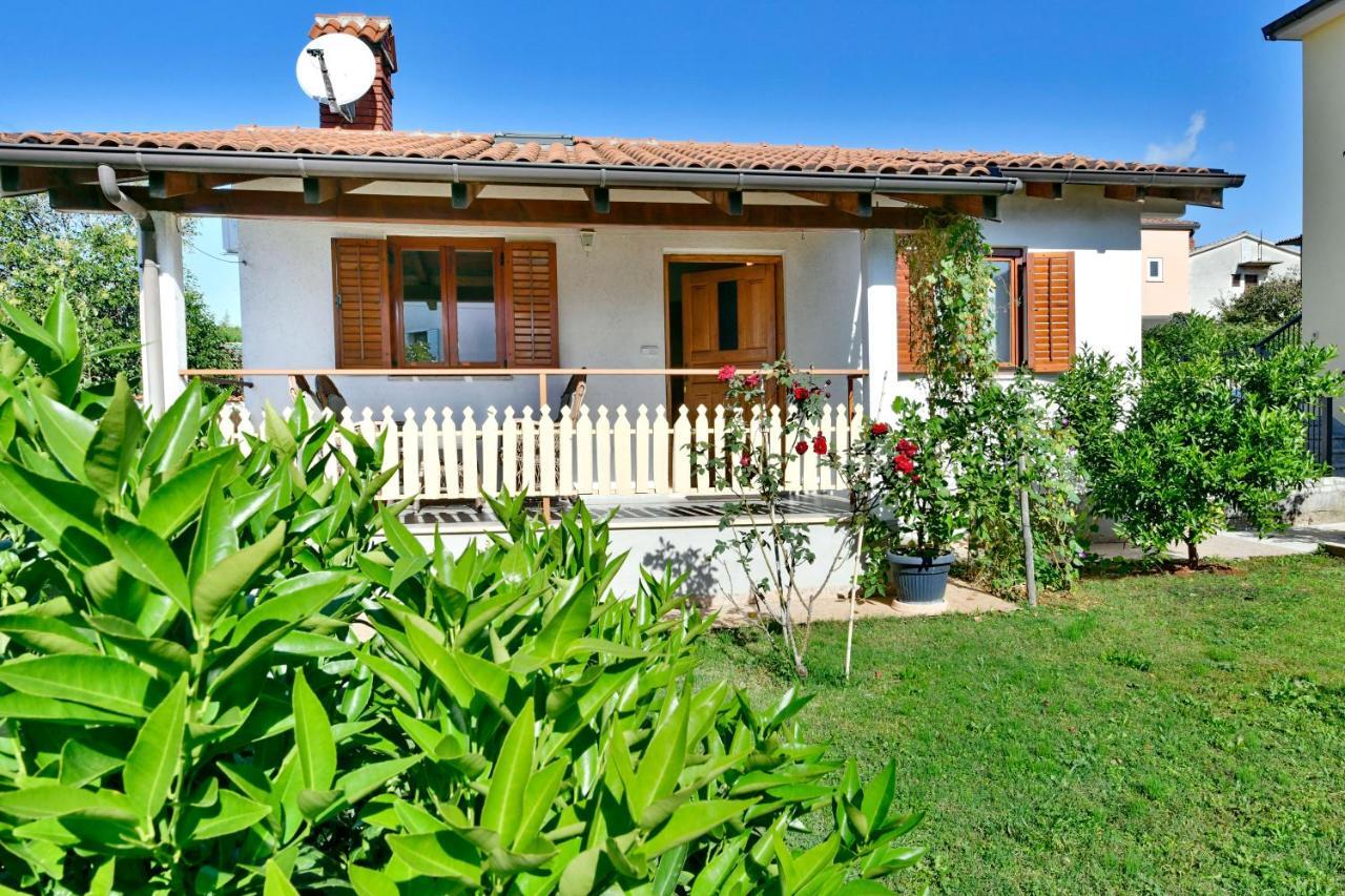 Adriatico Bungalow Poreč Exteriör bild