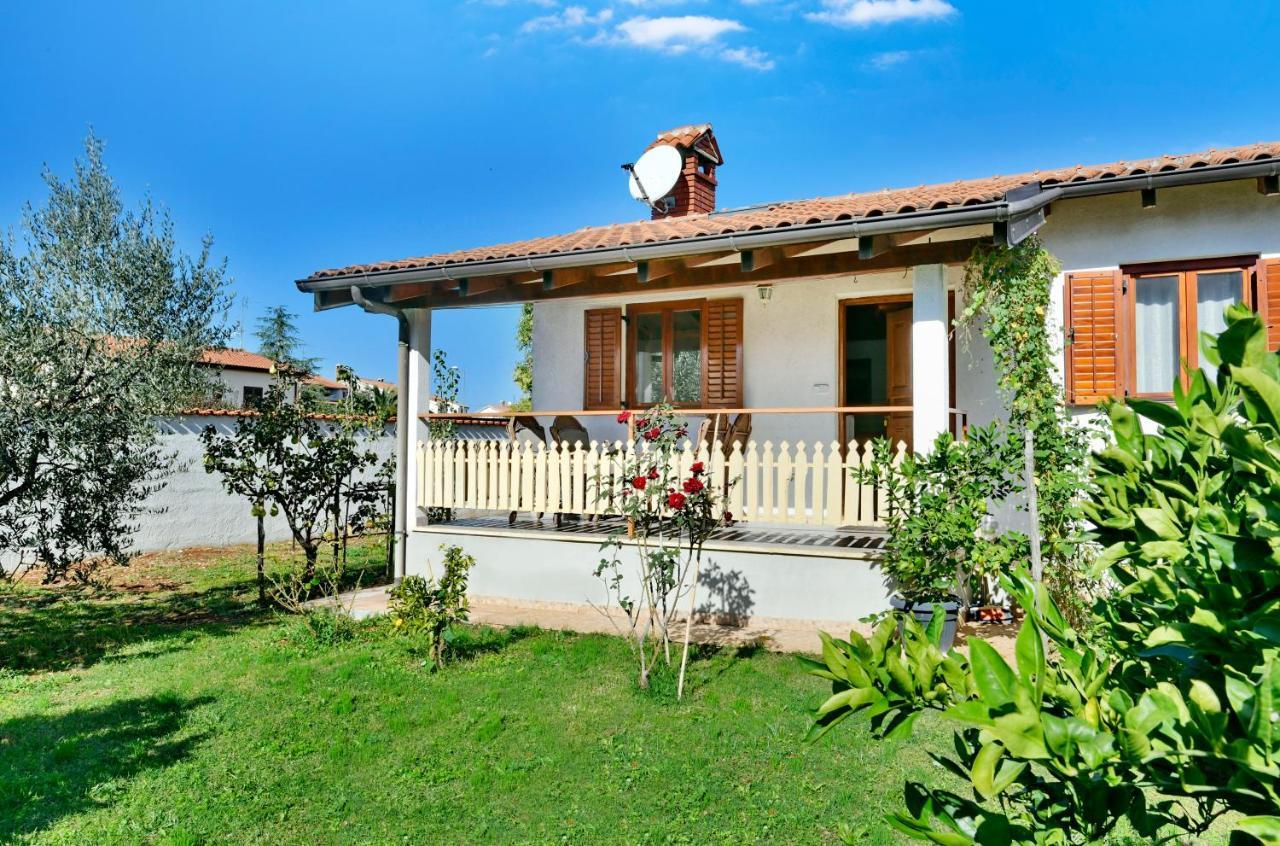 Adriatico Bungalow Poreč Exteriör bild