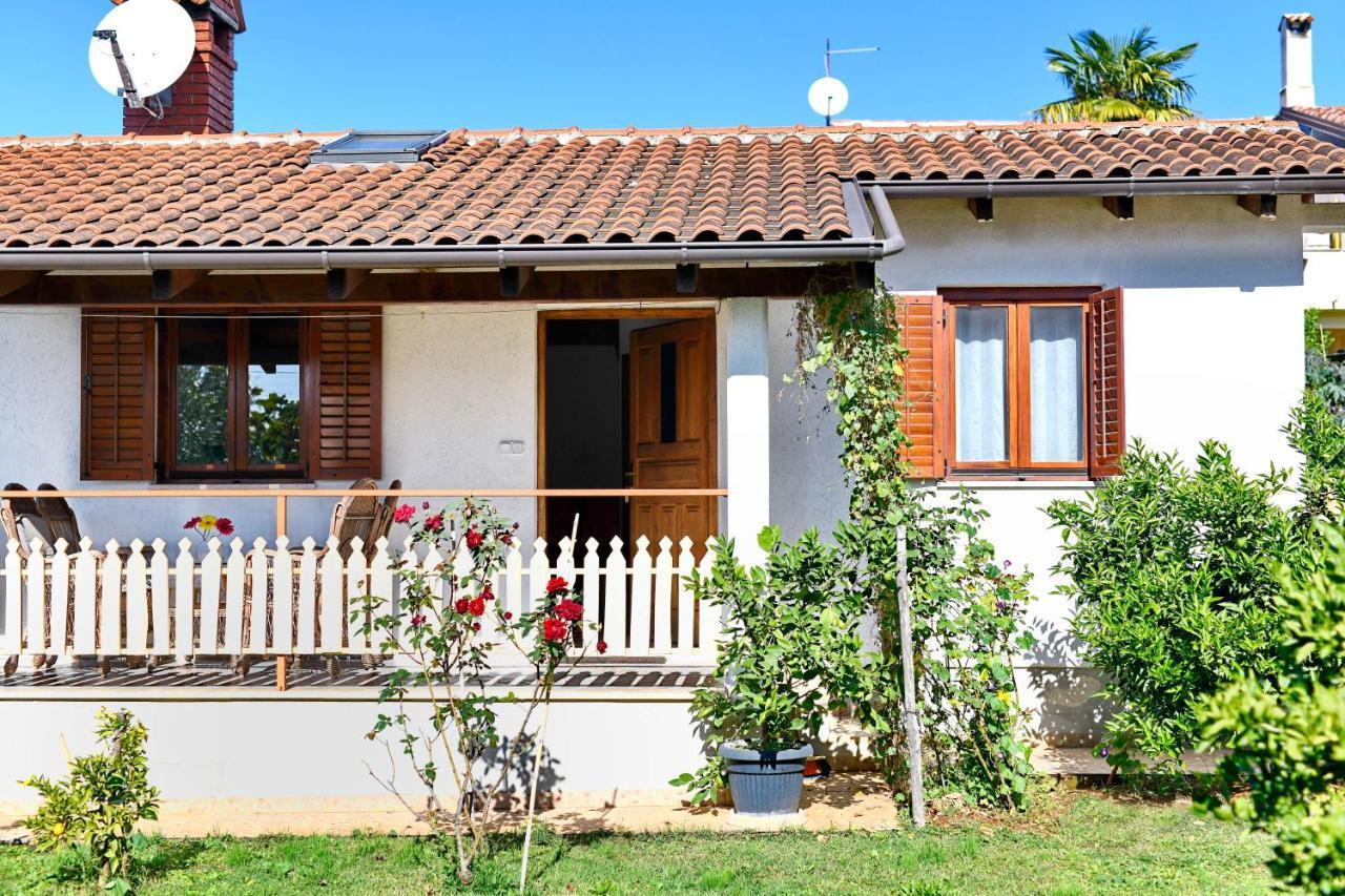 Adriatico Bungalow Poreč Exteriör bild