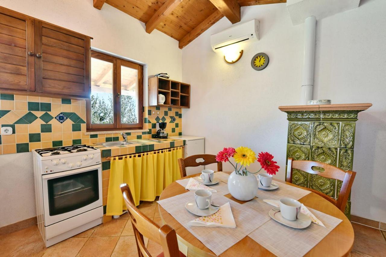 Adriatico Bungalow Poreč Exteriör bild